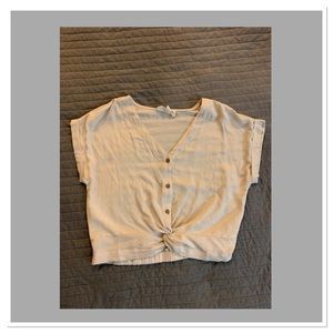 Cream top with a scrunch